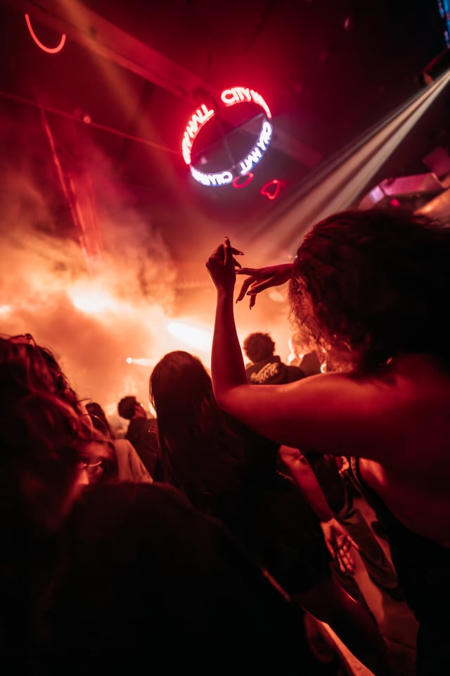 MONDAY PERREO & HITS- GUEST LIST 2 ROOM